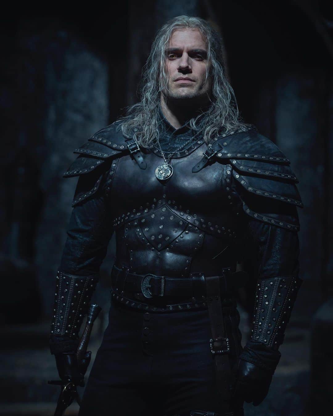 Just Jaredさんのインスタグラム写真 - (Just JaredInstagram)「Get your first look at @henrycavill in season two of @witchernetflix! The eight episode season is expected to stream sometime in 2021.  #HenryCavill Photos: Netflix」10月5日 23時02分 - justjared
