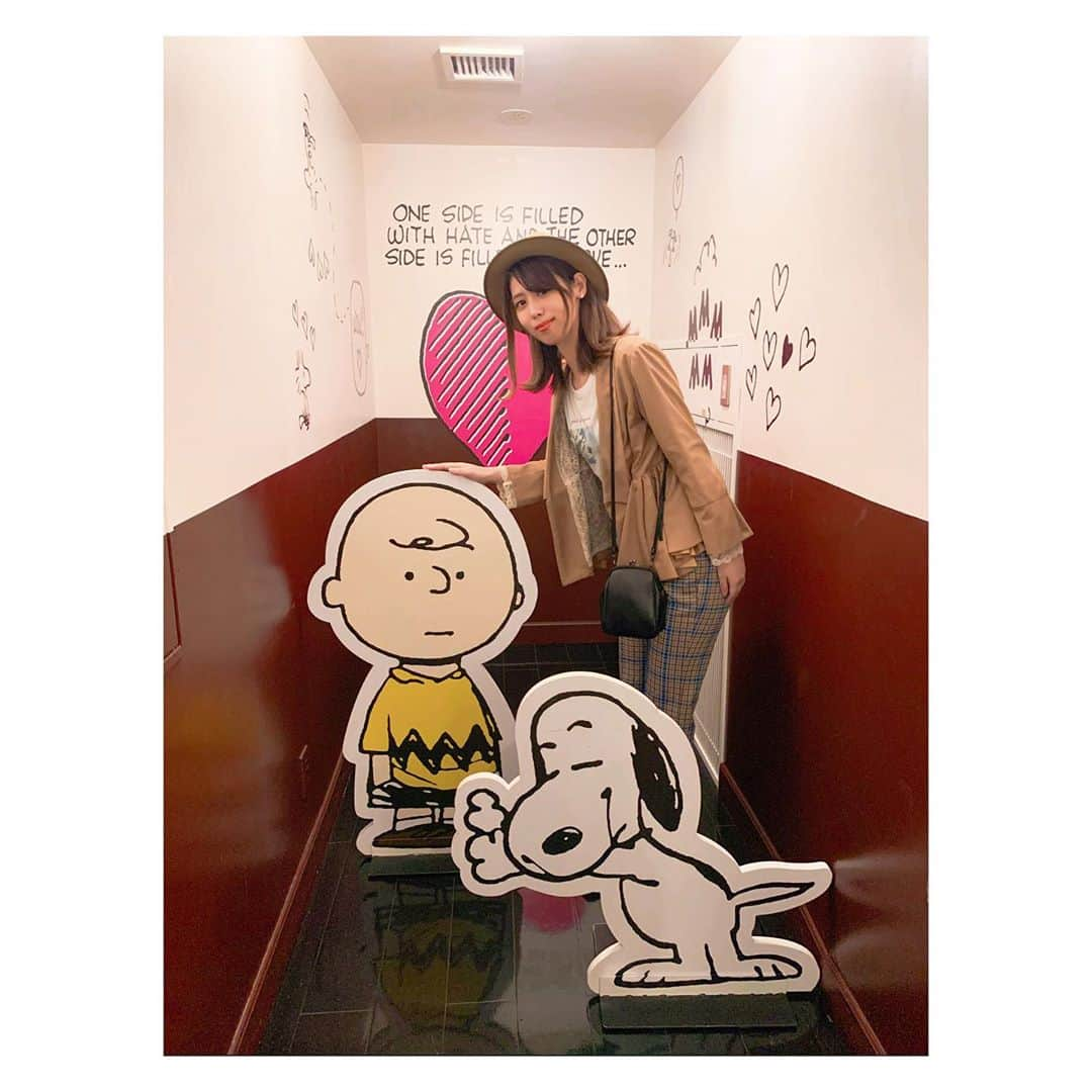 廣瀬茜さんのインスタグラム写真 - (廣瀬茜Instagram)「「PEANUTS DINER」にも行きました🍴  元々お母さんがスヌーピー大好きで、影響を受けて私もスヌーピーが大好きになったので、親子で大興奮でした❣️  PEANUTS DINER神戸で使われているミールプレートも購入しました☺︎♪  ゆかちゃん(@yukakokurosaka0606)のブランド @jour.de.muguet のお洋服も着て、好きなものに囲まれてハッピー💘  #jourdemuguet #snoopy #peanuts #peanutsdiner #スヌーピー #神戸」10月5日 23時03分 - akane_bandmaid