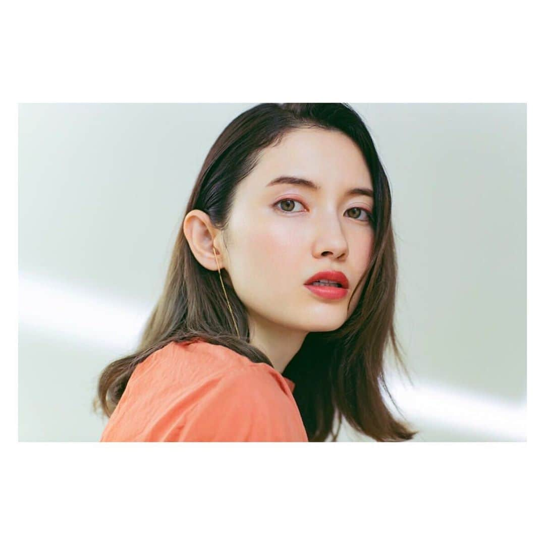 市川紗椰さんのインスタグラム写真 - (市川紗椰Instagram)「#lee #10月号　より！﻿ ﻿ #ヘアメイク　#千吉良恵子　﻿@chigirakeiko #カメラマン　#柴田フミコ﻿ @fumikoshibata_  #スタイリスト　#辻村真里﻿ @mar_it  #ライター　#エディター　#中島彩﻿ @ayanka12  #市川紗椰　#早くまた会いたいわ」10月5日 23時08分 - sayaichikawa.official