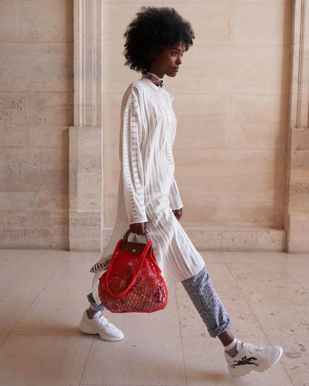 のインスタグラム：「Parisian market bag, the Longchamp way. Introducing the Filet Le Pliage from the SS21 Collection. Worn with: Long cotton dress, Cotton and polyester trousers, and Freeminder sneakers.   #LongchampFilet #LongchampSS21 #LongchampRTW #Longchamp」