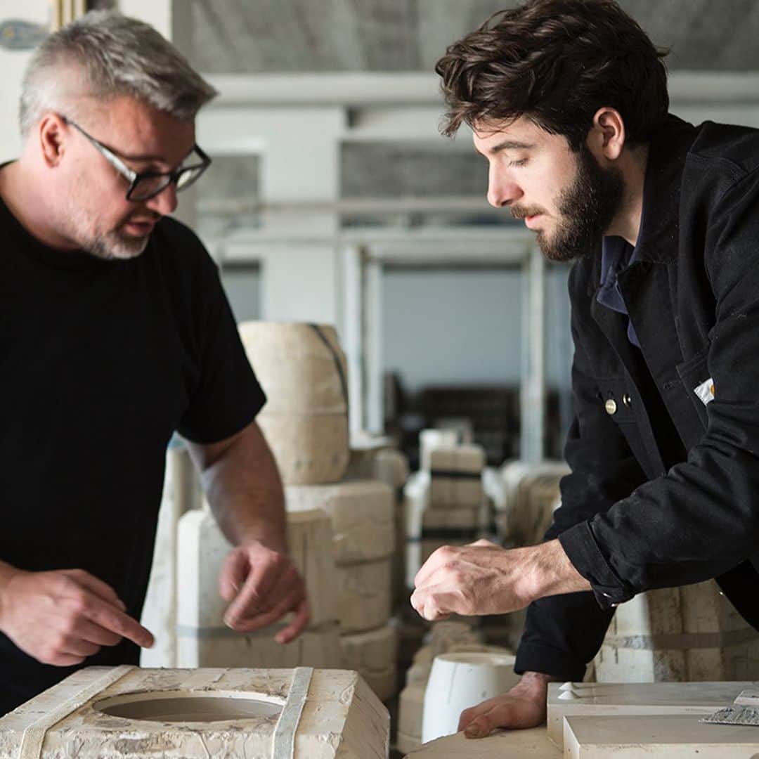 Design Milkさんのインスタグラム写真 - (Design MilkInstagram)「@pantertourron and @raawii.dk have collaborated on their first #lighting collection called SIGNAL. The series of monolithic ceramic lamps are the result of a long-standing friendship and the desire to create sincere pieces that are new contemporary classics. \\\ designmilk[dot]com」10月5日 23時34分 - designmilk