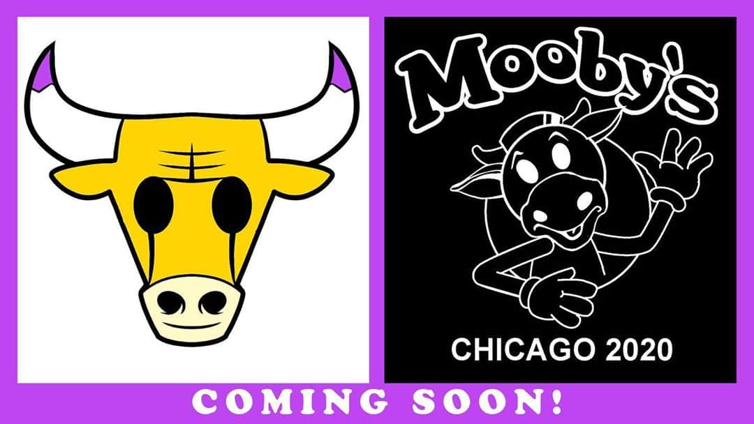 ケヴィン・スミスのインスタグラム：「MOOBY’S MIDWEST! @jayandsilentbobstash are bringing their @moobyspopup to SWEET HOME CHICAGO! After the udder successes of the Mooby’s in L.A. and the @giannispizzeria Mooby’s in New Jersey, the fast-food-foisting Golden Calf will take over a local Chicago eatery for one week, bringing a little piece of Jersey to Illinois! And for the first time in a year, @jaymewes and I return to the Windy City - for both the Mooby’s Grand Opening and for a live recording of JAY & SILENT BOB GET OLD at the McHenry Outdoor Theater on November 1st! The exact location and the dates of Chicago Mooby’s get announced next week, so join the mailing list right now at MoobysPopUp.Com (at the link in my bio)! #KevinSmith #moobys #moobyspopup (Amazing Art by @thedarknatereturns!)」