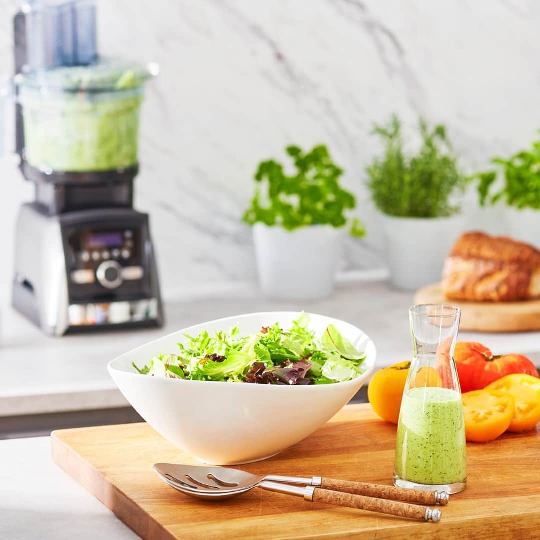 Vitamix Global Headquarters Real foodさんのインスタグラム写真 - (Vitamix Global Headquarters Real foodInstagram)「New products mean new recipes! 🎉 • 📸: One of our favorites? This Fresh Greens Goddess salad made with the Food Processor attachment. Get the recipe using our link in bio!」10月5日 23時43分 - vitamix