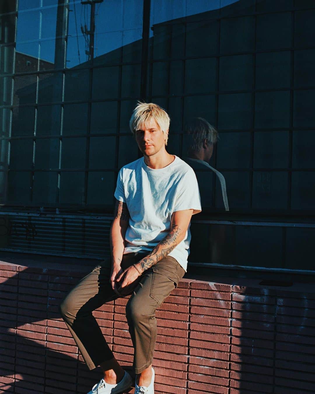 のインスタグラム：「Just spent a week in Palm Springs, CA trying to disconnect... sorta successfully. Regardless, I’m back in the studio and fired up. Also, this Friday there’s new music out on my label from @anakimmusic and I’m so excited about it 🙃」