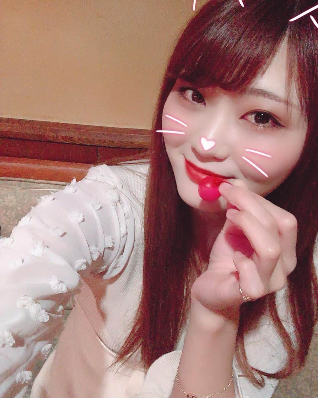 のインスタグラム：「パフェ美味しい💓😘💗❤️🧡🐼いつもありがとうございます♥️皆様イチナナLIVEアプリダウンロード無料です💓さやか０９０４🍉検索🍉‼️出てきます🌈♥️毎朝5時55分から6時半までLIVE配信中🐼🐼毎朝待ってます🥂👗💓🌈🙌あっちゃん♥️Ask♥️も時間帯をずらしてエランドール後イチナナLIVE配信中💁🏼‍♀️こちらも盛り上がってるので是非来てください💕🎉♣️🌈🤍エランドール🎷ＰＭ8:00-ＡＭ1:00です🚨エランドールにも是非遊びに来てください〜✌️🐰💕🌻 #帯広エランドール #帯広E'lan d'or#帯広ラウンジ #帯広スナック#帯広snack #帯広 #十勝帯広 #帯広飲み屋 #帯広写真 #帯広ローヤルプラザビル #北海道 #帯広可愛い #帯広ホステス #帯広飲み放題 #帯広アルバイト募集#帯広アルバイト#帯広求人 #帯広おすすめ #帯広女の子#帯広バイト募集 #帯広オシャレ#帯広グルメ#帯広看板娘#帯広ダンス#帯広オフィスK#帯広祭り#帯広コスプレ#帯広イベント#帯広ターゲット」