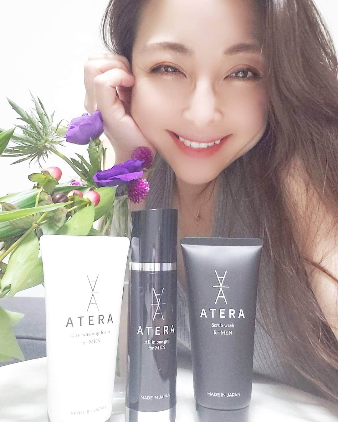 Hiromi Tomiiさんのインスタグラム写真 - (Hiromi TomiiInstagram)「. . @atera_shop_official  . . 男性の肌悩みとして挙げられている「カミソリ負け」、「ニキビ」といった悩みや、女性の「敏感肌」に特化した洗顔料😊 . . #ユニセックス　で使えるよん😊 . . . 乾燥しやすいお肌を保護する目的の成分を配合してるから、傷ついたお肌を7種の植物エキスで鎮静して、古い角質を取り除いてくれるの😊 . . ニキビに繋がりやすい菌を抑制してくれるよん😊 . 女性の敏感肌にも特化していて、マグネシウム・ナトリウム・鉄分などミネラルが豊富に含まれており、肌を明るく整えてくれるよん😊 . . . . #ATERA #アテラ #メンズコスメ #メンズスキンケア #敏感肌コスメ #洗顔フォーム #pr #美肌ケア #美容 #美肌#コスメ #コスメ好きさんと繋がりたい #敏感肌#コスメマニア#美容マニア#女子力高め#おすすめコスメ#美容#スキンケア#eyelook #japan #planinternationaljapan #japanese #japanesegirl　#eyemakeup #ロングヘア#ロングヘアー#ヘアケア」9月12日 7時33分 - hiromi.tomii
