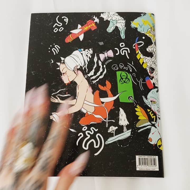 グライムスのインスタグラム：「B4 Covid I teamed up w gallerist Michele Maccarone and built out an art show which never happened (rip).   So we’re gna start selling art thru eBay and 100% of proceeds off my end will be going to charity.  For starters we’ll be focusing on Carbon180- ( https://carbon180.org/ ) who are working on carbon capture in farming.  Something we probably need to do to defeat climate crisis, especially in light of these fires.   A big reason I started working w Michelle is I hate the environmental footprint of producing merch so that’s been a huge priority in producing all this stuff.  Everything is v limited edition besides the Grimes coloring book/ poster book.  Everything is sustainably produced.   Sorry if I sound so serious I’ve been off social media for 4 months and I don’t even remember how to do this haha. Illustrations by Grimes. Love to all ☘️🤍🐉 G (Link in bio)」