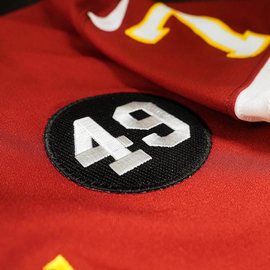 ワシントン・レッドスキンズさんのインスタグラム写真 - (ワシントン・レッドスキンズInstagram)「On Sunday we will honor the late Bobby Mitchell by wearing a No. 49 patch on our jerseys 🙏」9月12日 7時48分 - commanders