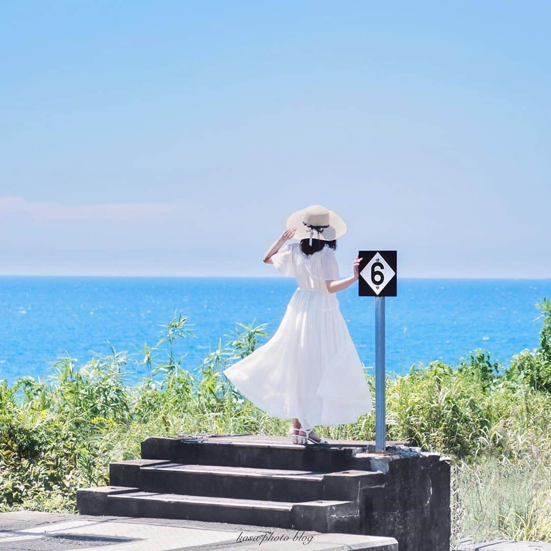 コサさんのインスタグラム写真 - (コサInstagram)「ホームから見える海がキレイでした😆 . Location:和歌山 Wakayama / Japan🇯🇵 Date:2020年8月 . #和深駅 #海の見える駅 #パワーフォト部 #TandDフォトコンテスト2020 #discover #今こそ写真でつながろう #nankiphoto #insta_wakayama #グッドトリップ和歌山 #visitwakayama #かつらぎーの #traingallery_ig #Japan_Daytime_View #art_of_japan_ #tokyocameraclub #dpj_member #IG_PHOS #photo_jpn #ptk_japan #pt_life_ #bestjapanpics #IGersJP #ap_japan_ #Lap_2020 #写真を止めるな #raw_community_member #LBJ_Legend #special_spot_legend #japan_of_insta #Rox_Captures」9月12日 8時13分 - kosa_photo