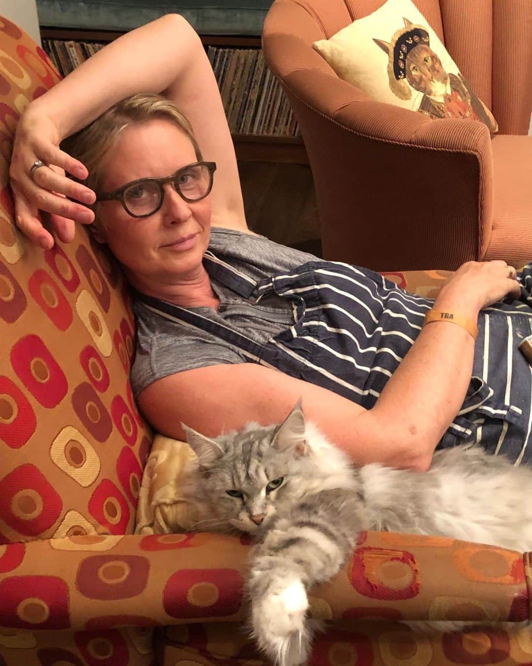 のインスタグラム：「Aurora and I enjoying the dog days (cat days?) of September」