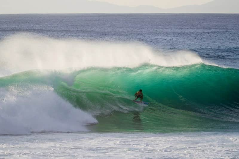 稲葉玲王のインスタグラム：「I thought I was in Indo🤤🤔 Finally some typhoon swell came after a flat spell 🙏🙏🙏 #somewhereinjapan 📸 @naoyakimoto  フルシークエンスは #波伝説 で見れます！」