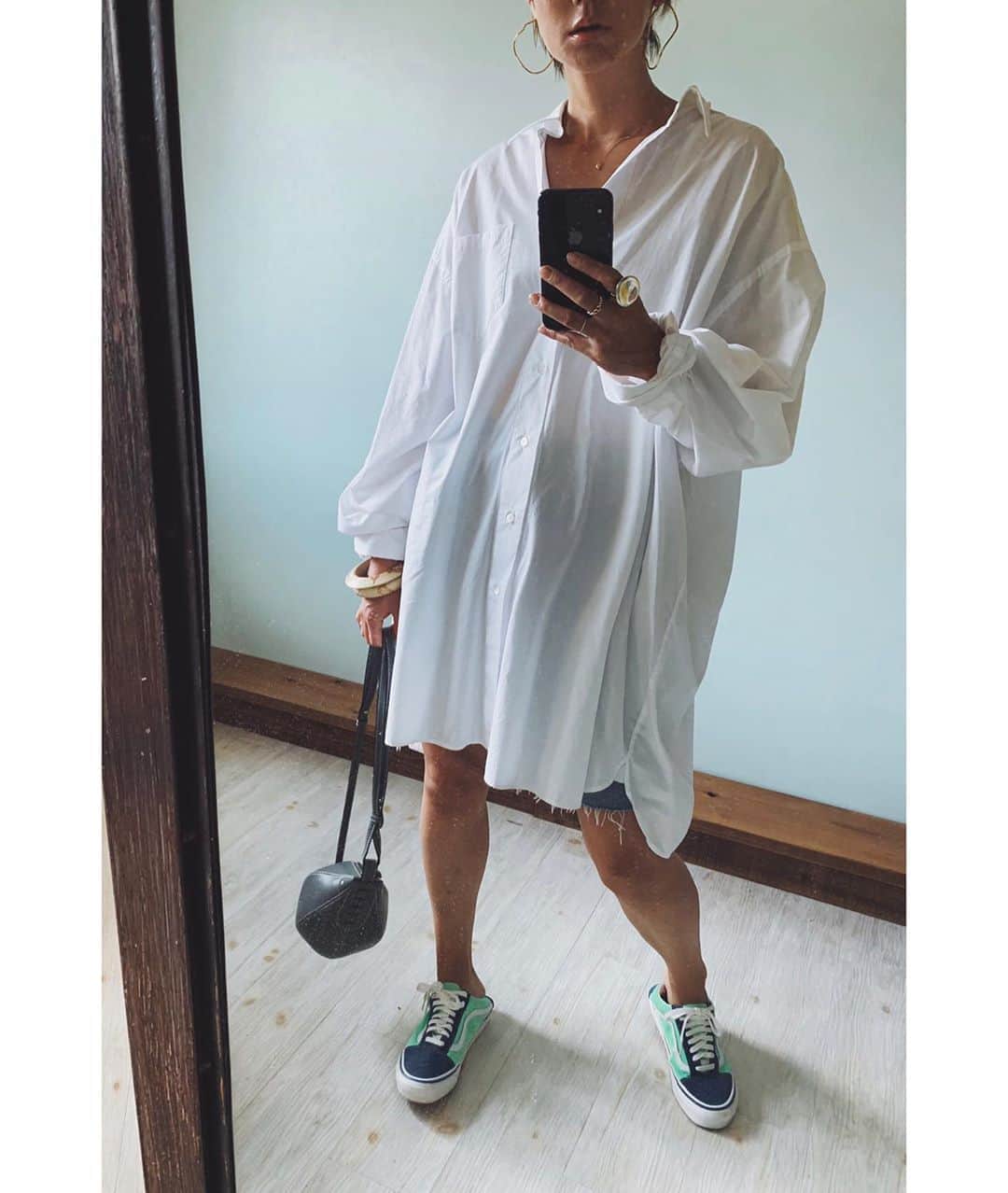 ジュジュのインスタグラム：「昨日もっ🤍 . 公式の方でもお問い合わせの絶えないこのhoop pierce goldはっ . 9月20日前後入荷予定☑︎ . 是非チェックしてくださいね🗣🤍 . .  #AkariH#accessory#costumeaccessory#fashion#アクセサリー#アクセ#大振りアクセサリー#jewelry#ジュエリー#pierce#earring#ring#bracelet akarih#akarihchic#アカリ#アカリチック#Akarih#アカリ #2020ss#ss collection#www.akari-h.jp#hrkフク」