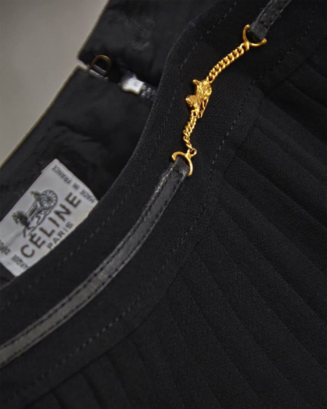 デミリーさんのインスタグラム写真 - (デミリーInstagram)「Vintage Céline skirt from our vintage collection available in-store exclusively at our Futakotamagawa shop 🇯🇵 #vintageclothing #celine #skirt #vintagestyle」9月12日 8時31分 - demyleeny