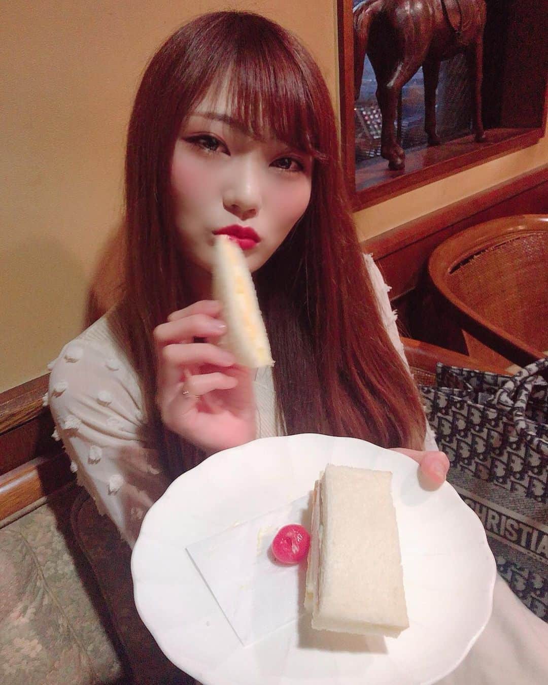 のインスタグラム：「ほっとして美味しいって最高🎶🧡🥰🧡🐼いつもありがとうございます♥️皆様イチナナLIVEアプリダウンロード無料です💓さやか０９０４🍉検索🍉‼️出てきます🌈♥️毎朝5時55分から6時半までLIVE配信中🐼🐼毎朝待ってます🥂👗💓🌈🙌あっちゃん♥️Ask♥️も時間帯をずらしてエランドール後イチナナLIVE配信中💁🏼‍♀️こちらも盛り上がってるので是非来てください💕🎉♣️🌈🤍エランドール🎷ＰＭ8:00-ＡＭ1:00です🚨エランドールにも是非遊びに来てください〜✌️🐰💕🌻 #帯広エランドール #帯広E'lan d'or#帯広ラウンジ #帯広スナック#帯広snack #帯広 #十勝帯広 #帯広飲み屋 #帯広写真 #帯広ローヤルプラザビル #北海道 #帯広可愛い #帯広ホステス #帯広飲み放題 #帯広アルバイト募集#帯広アルバイト#帯広求人 #帯広おすすめ #帯広女の子#帯広バイト募集 #帯広オシャレ#帯広グルメ#帯広看板娘#帯広ダンス#帯広オフィスK#帯広祭り#帯広コスプレ#帯広イベント#帯広ターゲット」