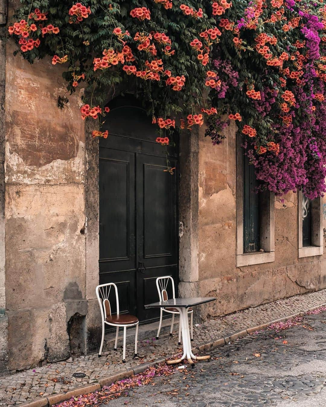 MT DOMAINEさんのインスタグラム写真 - (MT DOMAINEInstagram)「One espresso in this pretty corner, please ☕📸 :  @mylondonfairytales」9月11日 23時42分 - mydomaine