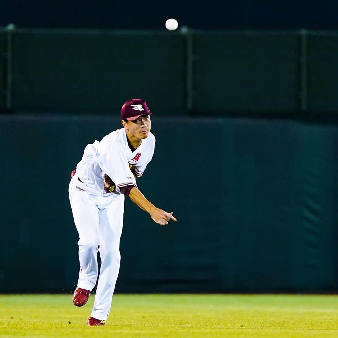 東北楽天ゴールデンイーグルスさんのインスタグラム写真 - (東北楽天ゴールデンイーグルスInstagram)「⚾️ ⚾️E 5x-4 F⚾ 今日も4時間を超えた雨中の大激戦は 1点ビハインドの10回に茂木選手の2ランで 劇的な逆転サヨナラ勝利✨✨✨✨✨ 9回の大ピンチは酒居選手が凌いだ‼️‼️‼️ 4回には小深田選手が一時勝ち越しのタイムリー👍🏼 先発の石橋選手は6回2失点のナイスピッチング🤩 田中選手はレーザービームで石橋選手を援護‼️‼️ #rakuteneagles #NOWorNEVERいまこそ #日本一の東北へ  #茂木栄五郎 #酒居知史  #小深田大翔  #石橋良太 #田中和基  #写真もイープレで」9月11日 23時43分 - rakuten_eagles