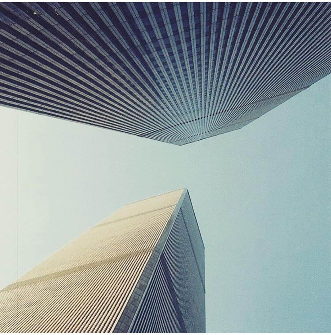 セリタ・エバンクスのインスタグラム：「“Remember those we lost and stand with those who carry on” 🙏🏽 #neverforget #9/11 #NYC #resilience #SIP 🤍」