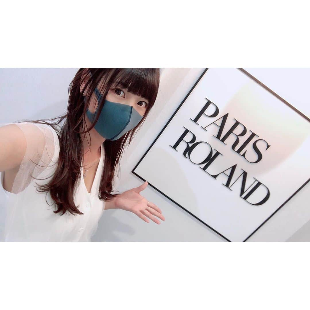 広岡あんずのインスタグラム：「. ずっとずっと気になってた ローランド様の美容院 【PARIS ROLAND】に行ってきた💇‍♀️✨ . ローランド様らしい店内で感動したし カットも拘った理想のヘアにして頂けて とっても満足🥺🥺👏❤️ トリートメントも流石というほど めちゃくちゃトゥルトゥルになった🤭💓 . #ローランド #ローランド様  #ローランダー #PARISROLAND #プロデュース #表参道 #駅近 #美容院 #ヘアカット #サロン  #サロンモデル #モデル #roland #自己肯定感を高める #自己肯定感」