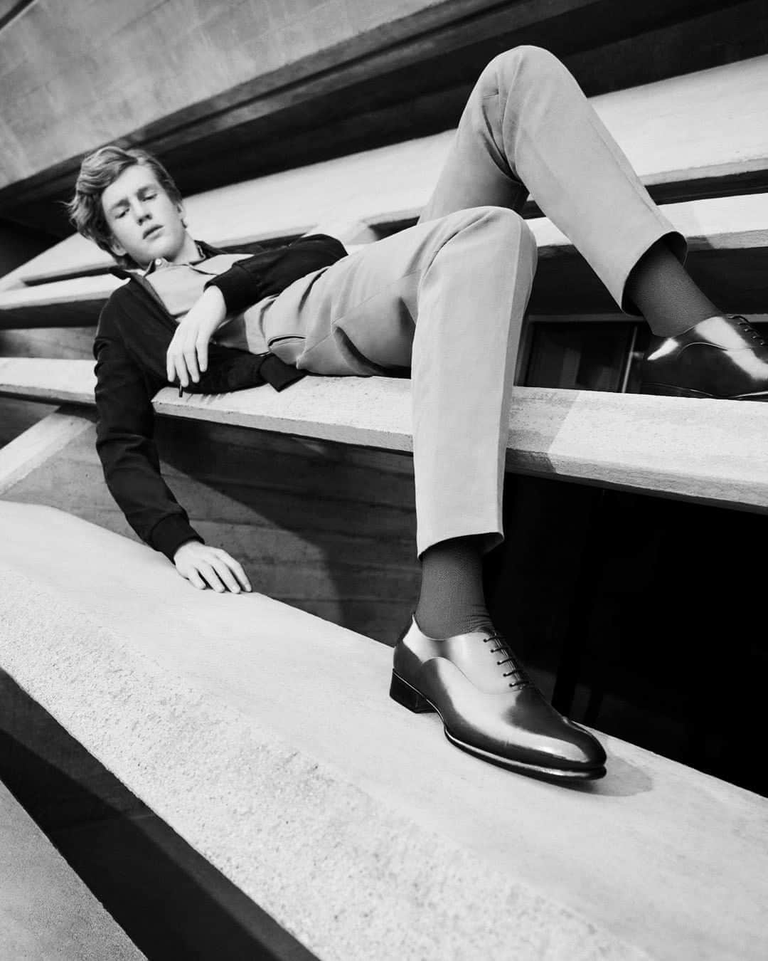 のインスタグラム：「Classic Italian craftsmanship executed with a contemporary spirit.  #Santoni #makersofbeauty #madeinSantoni」
