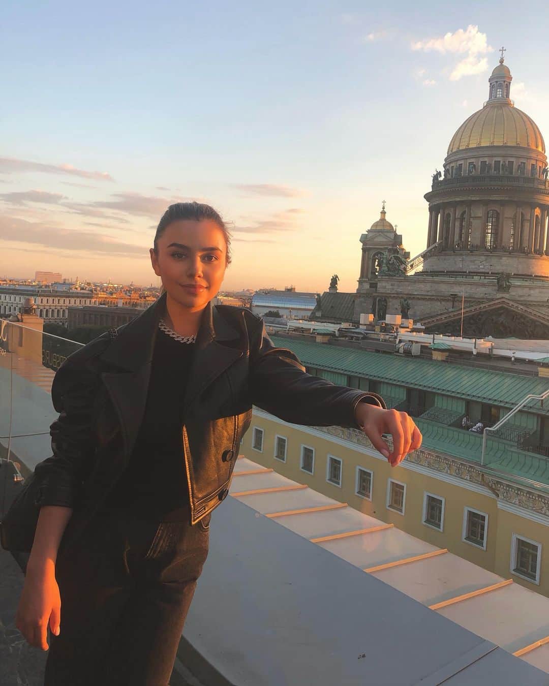 リーナ・フェードロワのインスタグラム：「Всё, что осталось от Питера - эмоции, запечатлённые на снимках)」