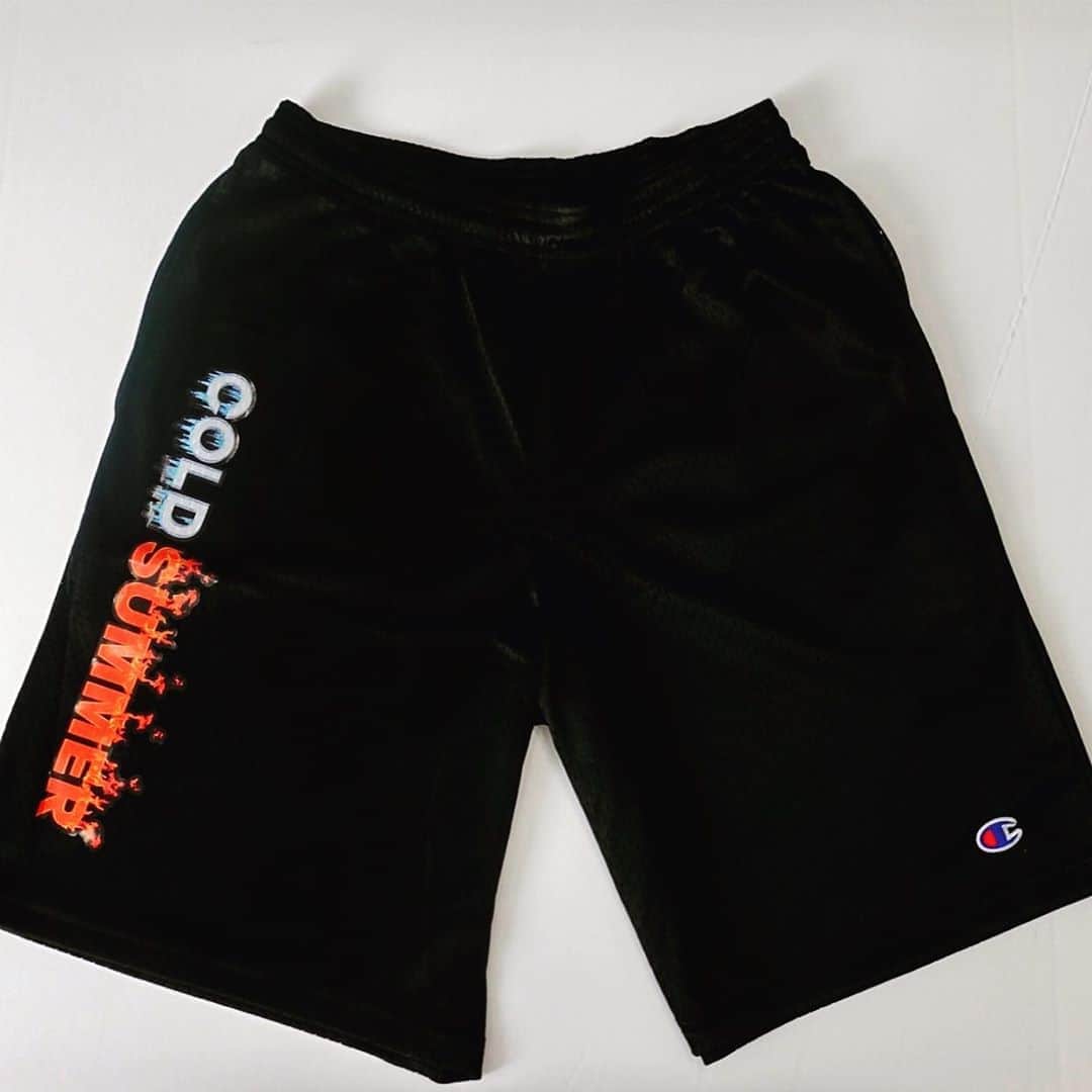 ファボラスさんのインスタグラム写真 - (ファボラスInstagram)「It’s a COLD world even in the SUMMER dog   COLD SUMMER  Champion  Physical Education Shorts   AVAILABLE NOW at  @bloodsthicker」9月12日 0時11分 - myfabolouslife