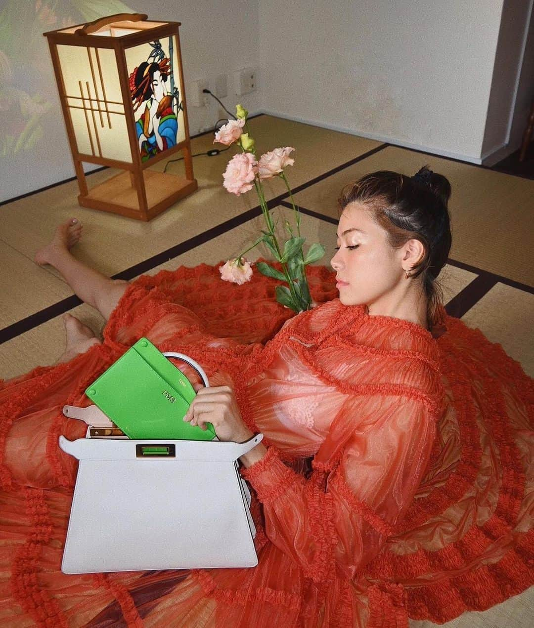 Fendiさんのインスタグラム写真 - (FendiInstagram)「It marks 12 years since the very first #FendiPeekaboo took shape. Celebrating with us, @hikari with the new #Fendi Peekaboo. #FendiPeekabooDay #FendiFriends #FisforFendi」9月12日 0時17分 - fendi