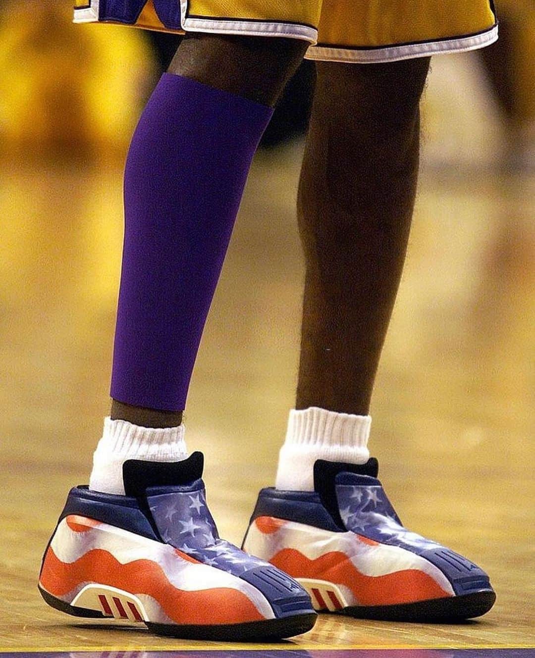 Nice Kicksさんのインスタグラム写真 - (Nice KicksInstagram)「Kobe Bryant wore a custom adidas Kobe 2 “USA Flag” to honor the victims and survivors of 9/11 on opening night of the 01-02 NBA season. #NeverForget911」9月12日 0時15分 - nicekicks