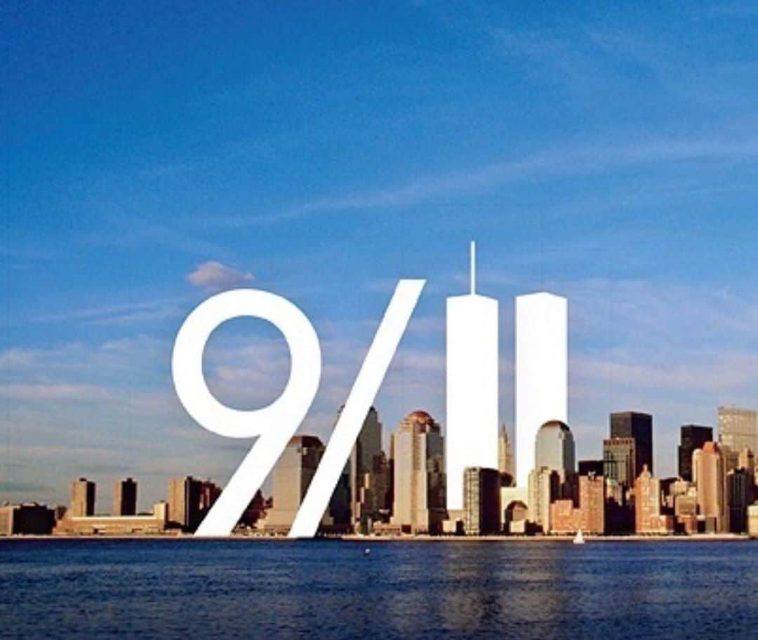 クリス・ジェンナーさんのインスタグラム写真 - (クリス・ジェンナーInstagram)「Taking a moment today to remember those who lost their lives during the September 11 attacks 19 years ago, their families and loved ones, and the heroes who risked their lives that day to save so many. #NeverForget ❤️」9月12日 0時26分 - krisjenner