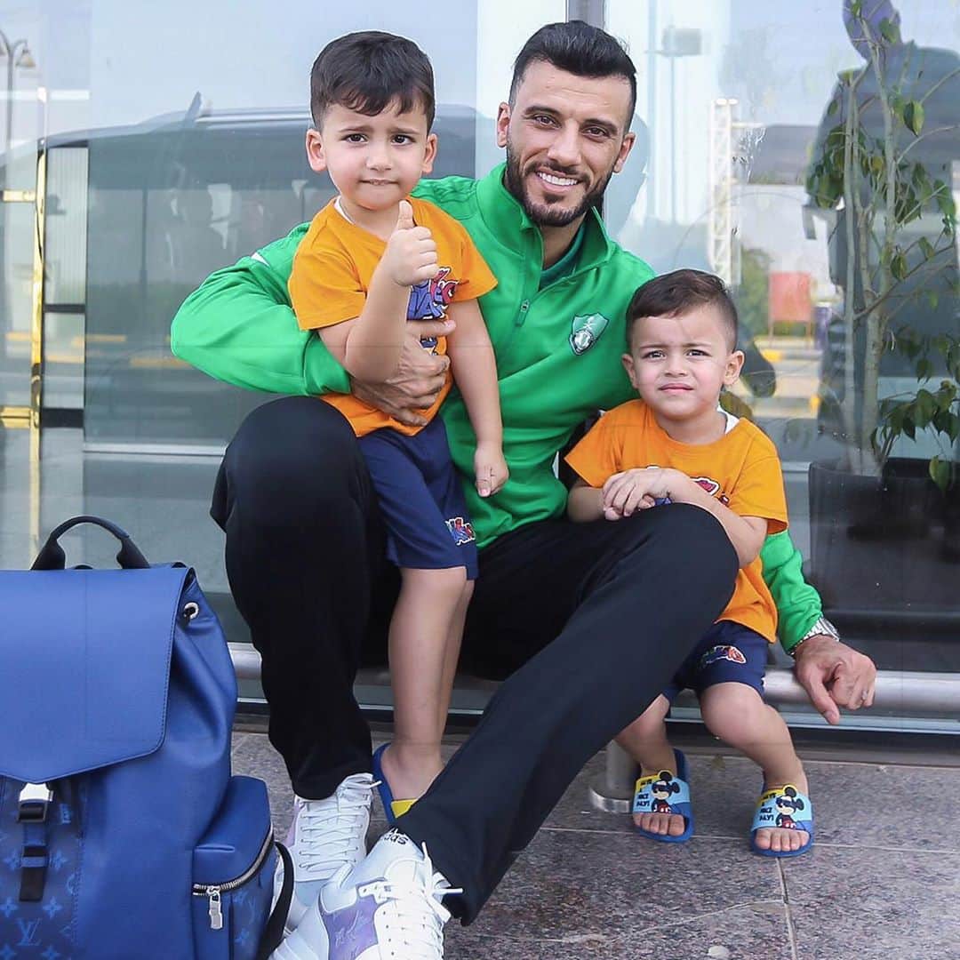 オマル・アッ＝ソーマのインスタグラム：「استودعكم الله... دعواتكم لنا بالتوفيق في الأسيوية 💚」