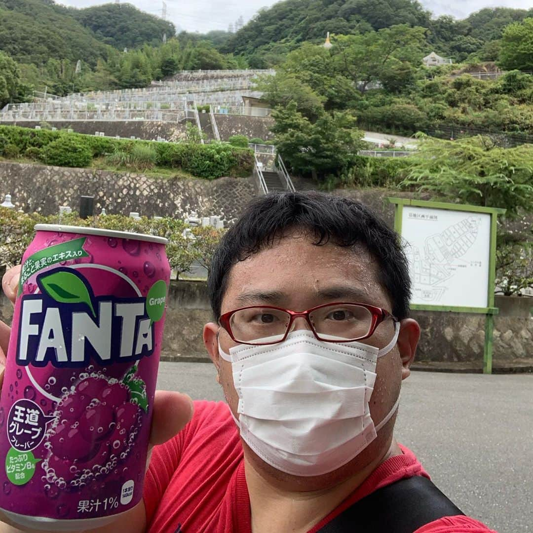 ゴンゾーさんのインスタグラム写真 - (ゴンゾーInstagram)「Fanta grape in grand father's grave」9月12日 0時30分 - gonzotambourine