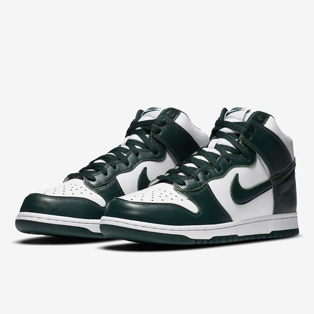 Sneaker Newsさんのインスタグラム写真 - (Sneaker NewsInstagram)「Official images of the Nike Dunk High SP "Pro Green" have surfaced ahead of the scheduled 9/18 release. Hit the link in our bio for a detailed look.」9月12日 0時36分 - sneakernews