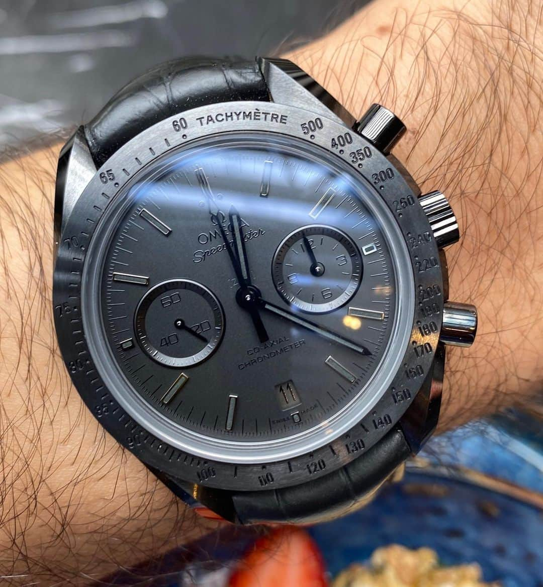 WATCHMANIAさんのインスタグラム写真 - (WATCHMANIAInstagram)「This is good. Black on black. #speedmaster」9月12日 0時47分 - watchmania