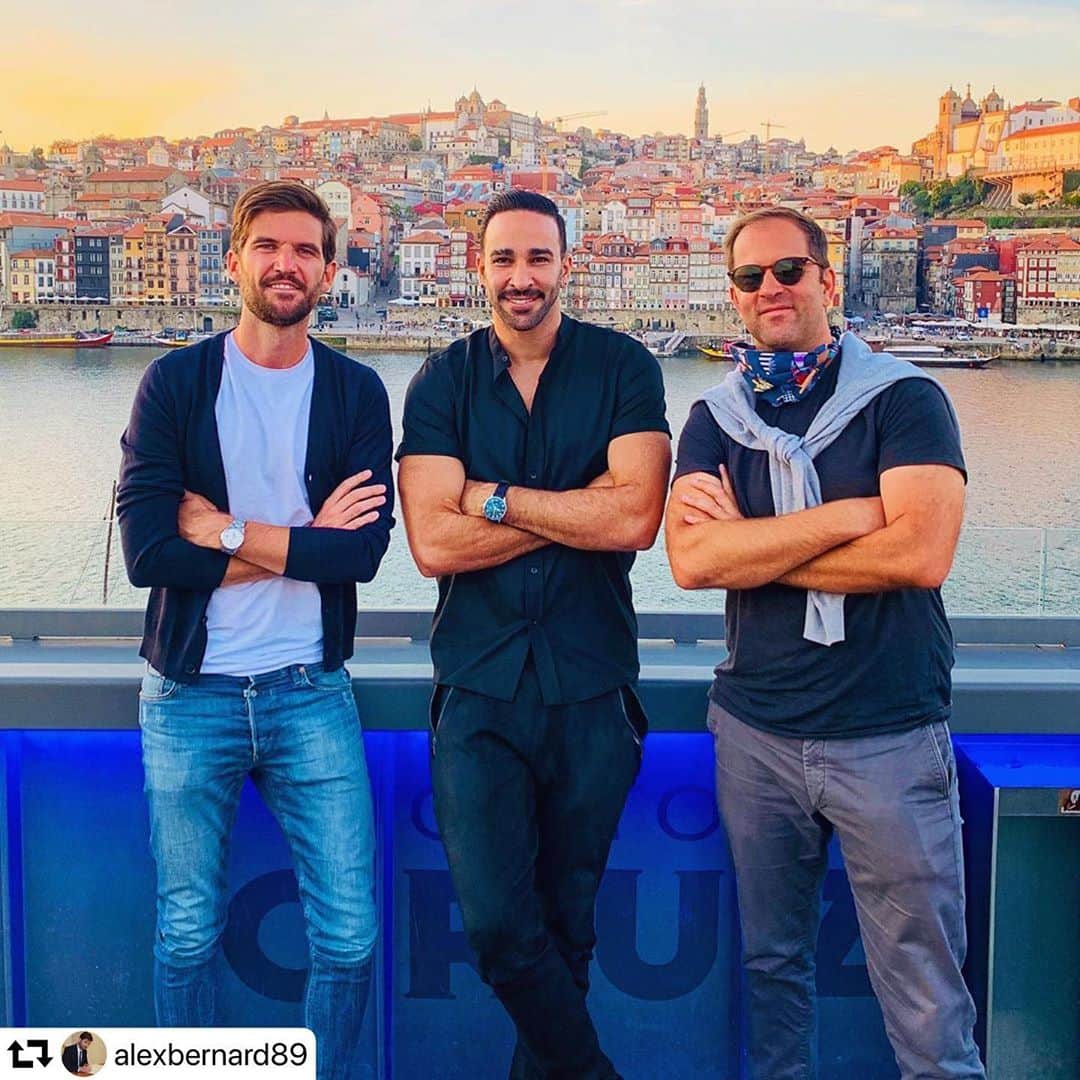 アディル・ラミのインスタグラム：「Bien accompagné dans un magnifique pays 🇵🇹 @alexbernard89 & @lefaucheux_bfstraining #espacoportocruz #porto  des endroits , lieux ou autre à conseiller je suis preneur 😅? #onlesauralesmechants 😎」