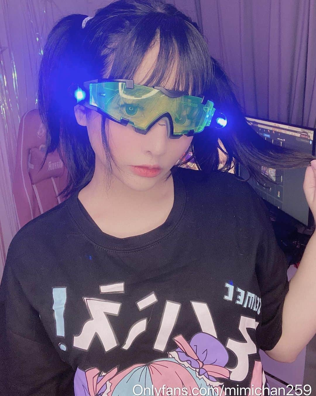 ミミちゃんさんのインスタグラム写真 - (ミミちゃんInstagram)「Swipe right to see more special pics :> ! Do you like cyber girl 2077 style hehee XD new set for my only fans 💕 join now ! More info of me in my bio #cosplayer #sexy #twintails #cybergirl #2077cyberpunk #onlyfan #glasses #glassesgirl #vietnamesegirl #vietnamese」9月12日 1時20分 - mimichan.259