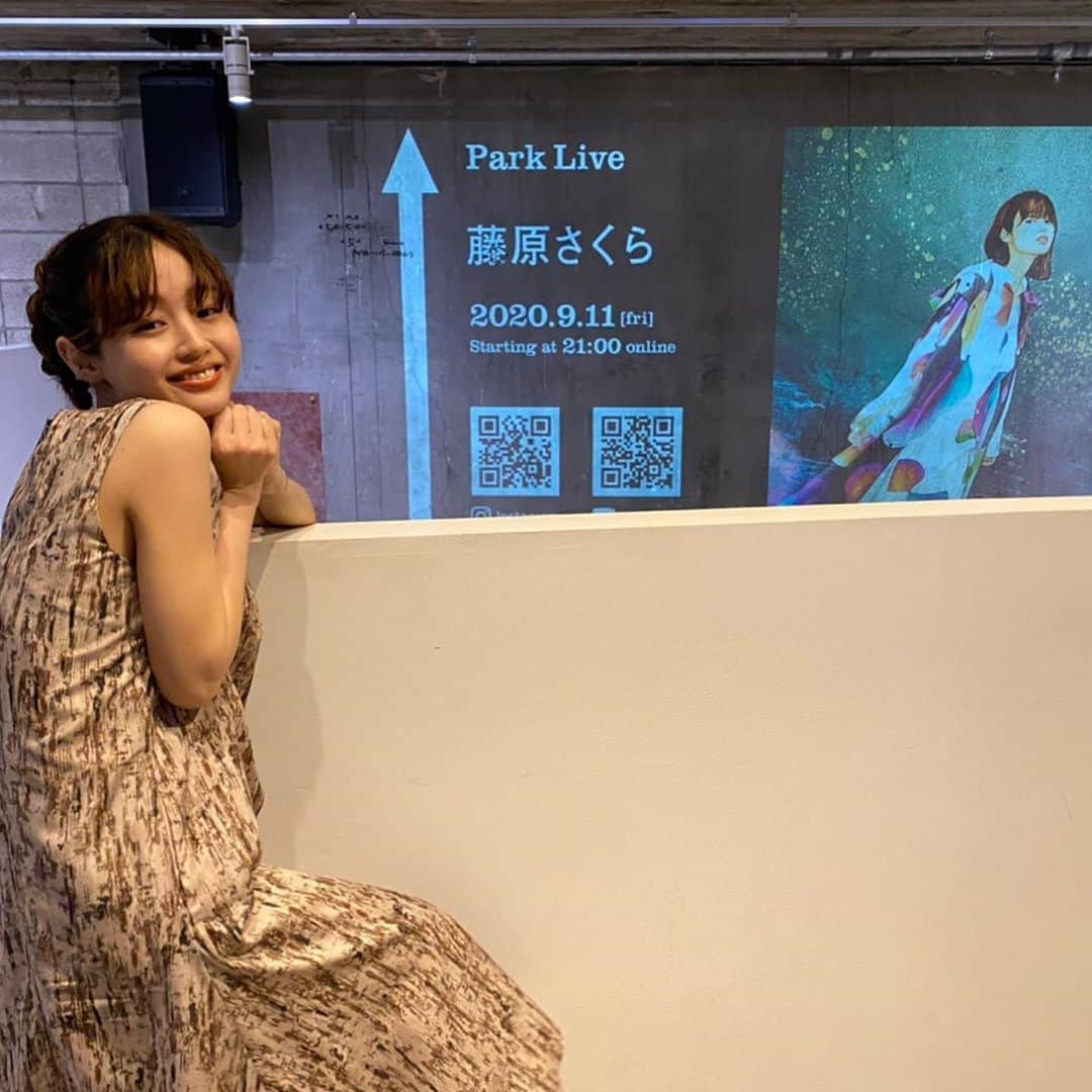 藤原さくらさんのインスタグラム写真 - (藤原さくらInstagram)「Ginza Sony parkの配信 どうもありがとうございました！  素敵な企画で場所で 歌えて幸せだな〜〜😌 よく眠れそうです！  弾き語りって楽しいな  アーカイブが1日だけ残るので Ginza Sony park のインスタアカウントか YouTubeチャンネルからご覧ください！  今日もかわいいかわいい 髪の毛にしてくれて 素敵なメイクしてくれたのは ツツイさん(@d_zon ) いつもありがとうございまーす！ God hand🙏🙏」9月12日 1時25分 - mammothsakura