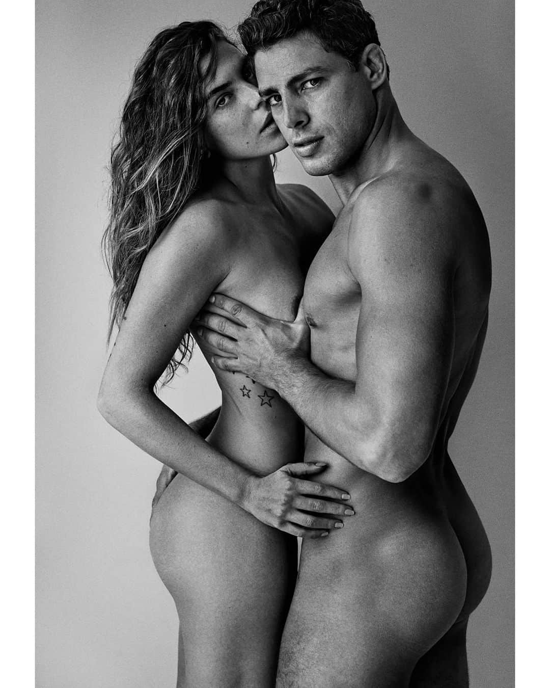 マリオ・テスティーノのインスタグラム：「Mr. & Mrs. Reymond  #CauaReymond #MarianaGoldfarb  #2020 #fiqueemcasa #stayhome #yomequedoencasa #besafe #cuídate」