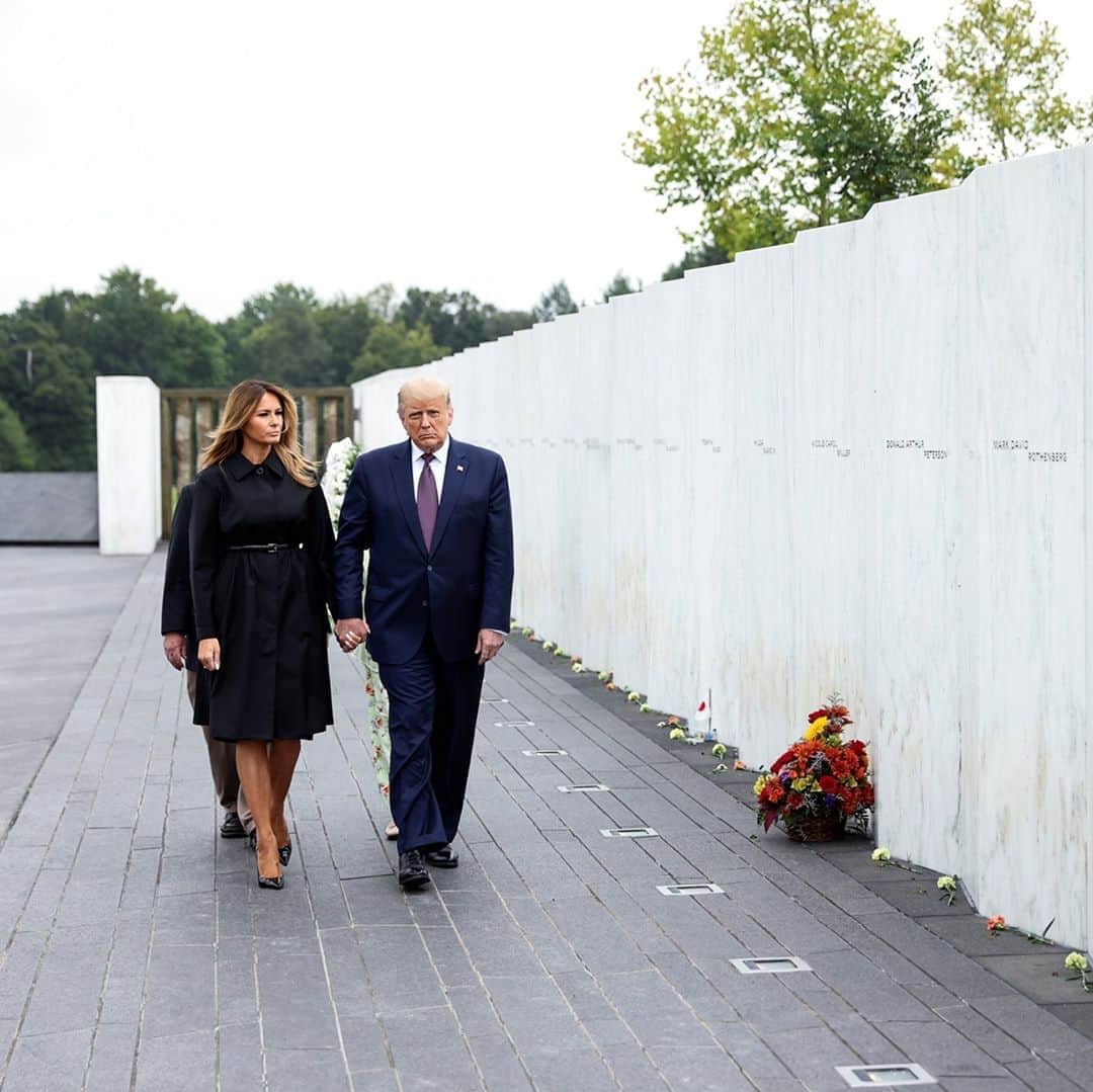 NBC Newsさんのインスタグラム写真 - (NBC NewsInstagram)「President Trump and the First Lady participate in a ceremony at the Flight 93 National Memorial remembering those killed when hijacked Flight 93 crashed into an open field in Stoystown, Pennsylvania, on Sept. 11, 2001.⁠ ⁠ 📷 Jonathan Ernst / @reuters⁠」9月12日 1時48分 - nbcnews
