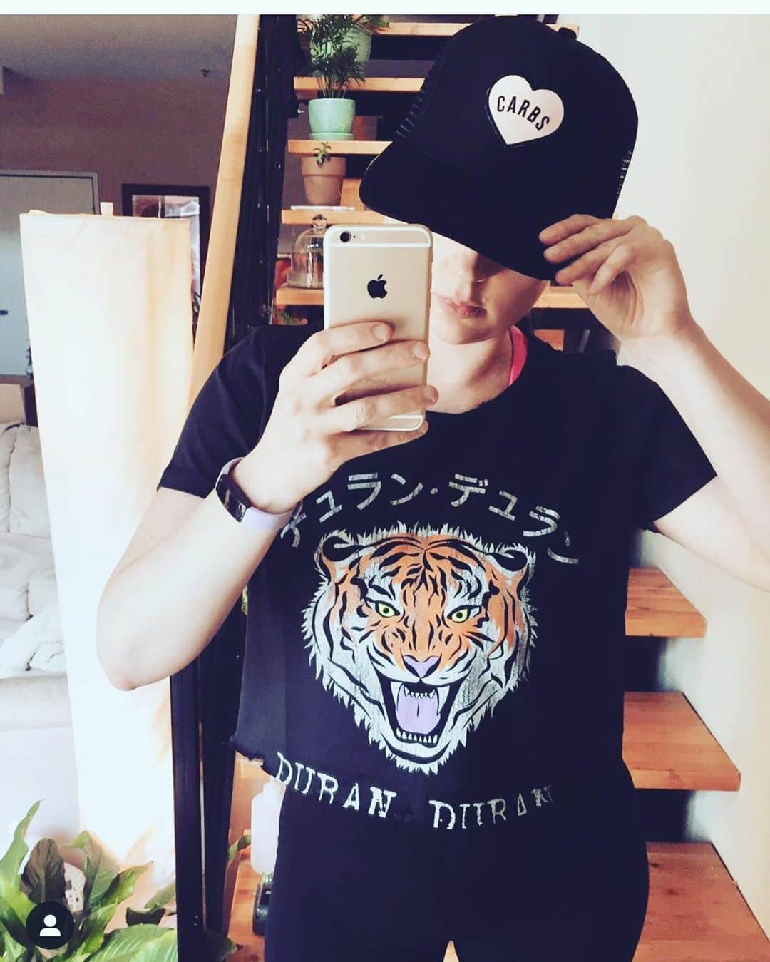プリンス ピーターのインスタグラム：「WHO DOESN’T LOVE DURAN DURAN 🐯👨🏼‍🎤👍🎸😜 only @styletrolley and @lulus #styleinspo #styleblogger #ootd #duranduran #festivalfashion #rockband #bandtee」