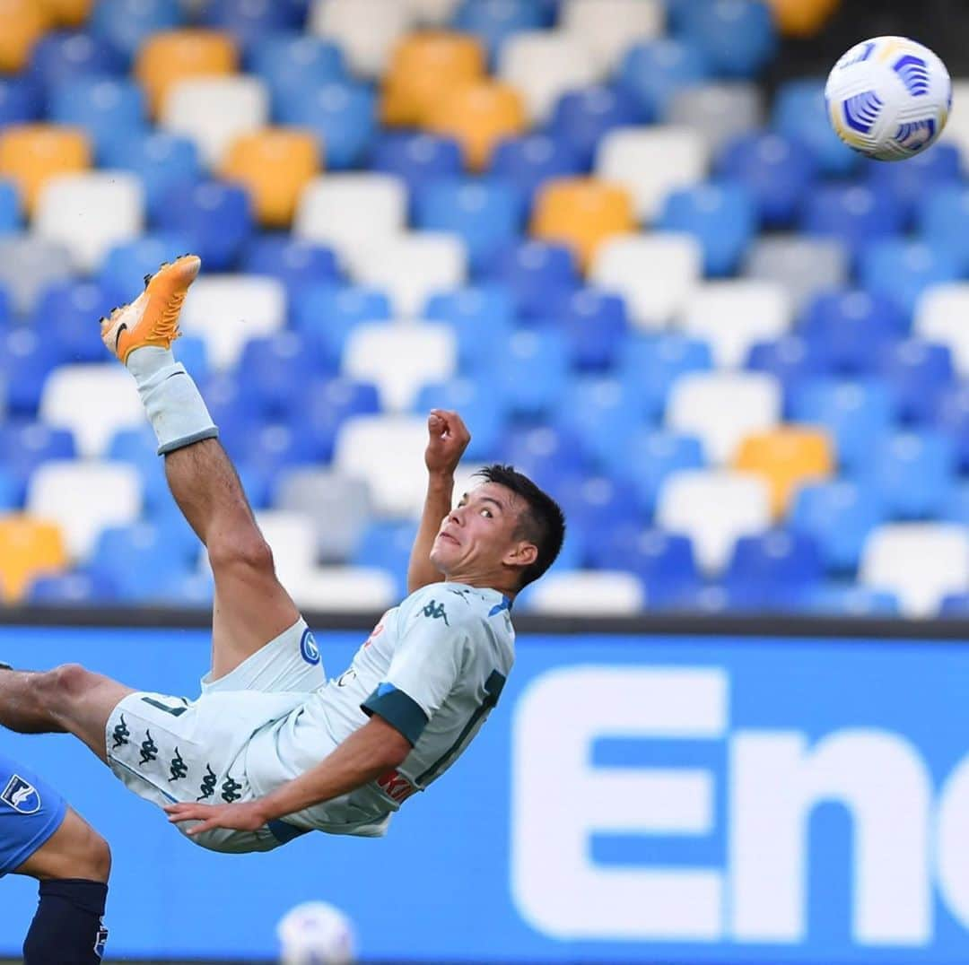 SSCナポリさんのインスタグラム写真 - (SSCナポリInstagram)「😍 El Chucky! What an effort! ⚽️ #NapoliPescara 1-0  💙 #ForzaNapoliSempre」9月12日 1時51分 - officialsscnapoli