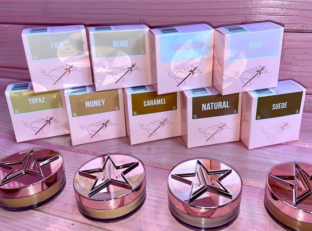 Jeffree Star Cosmeticsさんのインスタグラム写真 - (Jeffree Star CosmeticsInstagram)「Keep your skin snatched & flawless with our #MagicStar Luminous Setting Powder 🌟#jeffreestarcosmetics #orgycollection」9月12日 1時53分 - jeffreestarcosmetics