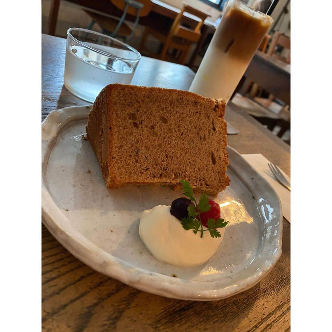 有明ゆなさんのインスタグラム写真 - (有明ゆなInstagram)「いまめっちゃ甘いもの食べたい🥺💓 . . . . #ケーキ #けーき #cake #シフォンケーキ #カフェオレ #カフェラテ」9月12日 1時55分 - ariake_yuna