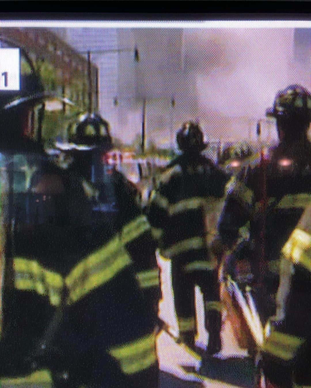 スーザン・ルッチさんのインスタグラム写真 - (スーザン・ルッチInstagram)「I Will Never Forget—our NYC Firemen, the heroes who rushed toward the burning towers, who ran in and up the firey, smoke-filled mountain of stairs to attempt to rescue and save people’s lives!!! I was in NY that day and for the months and years after.  9/11 left an indelible mark—we in NYC witnessed the horror—each of us has a story.  But, we ALL came together to mourn—and then to move forward. ❤️❤️❤️🙏🙏🙏🇺🇸🇺🇸🇺🇸」9月12日 1時58分 - therealsusanlucci