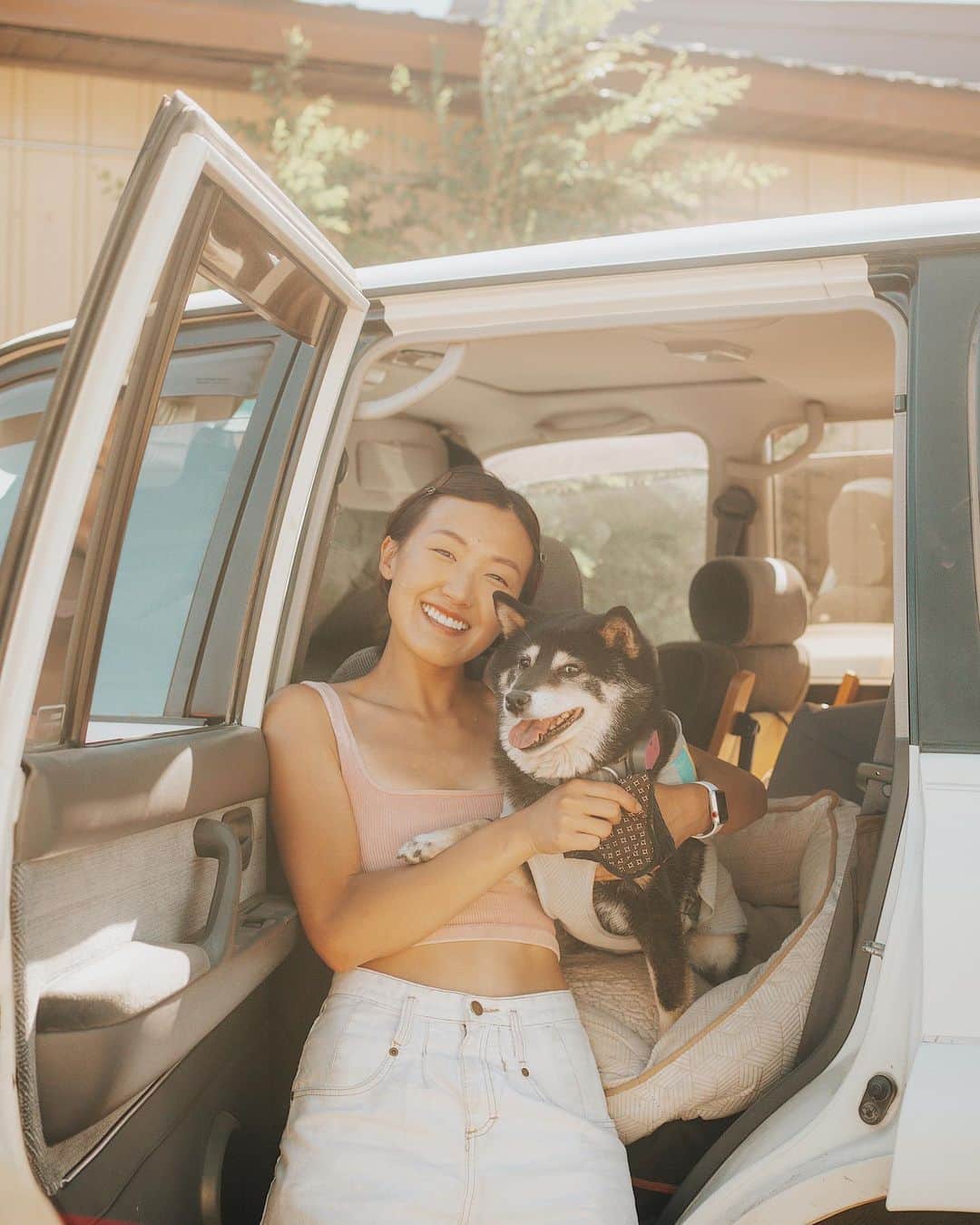 W E Y L I Eのインスタグラム：「We celebrated Michi’s 13th birthday on the road and she was the chillest, happiest girl. I love the way she just goes with the flow while having the biggest smile on her face. She is sho precious 🥺」