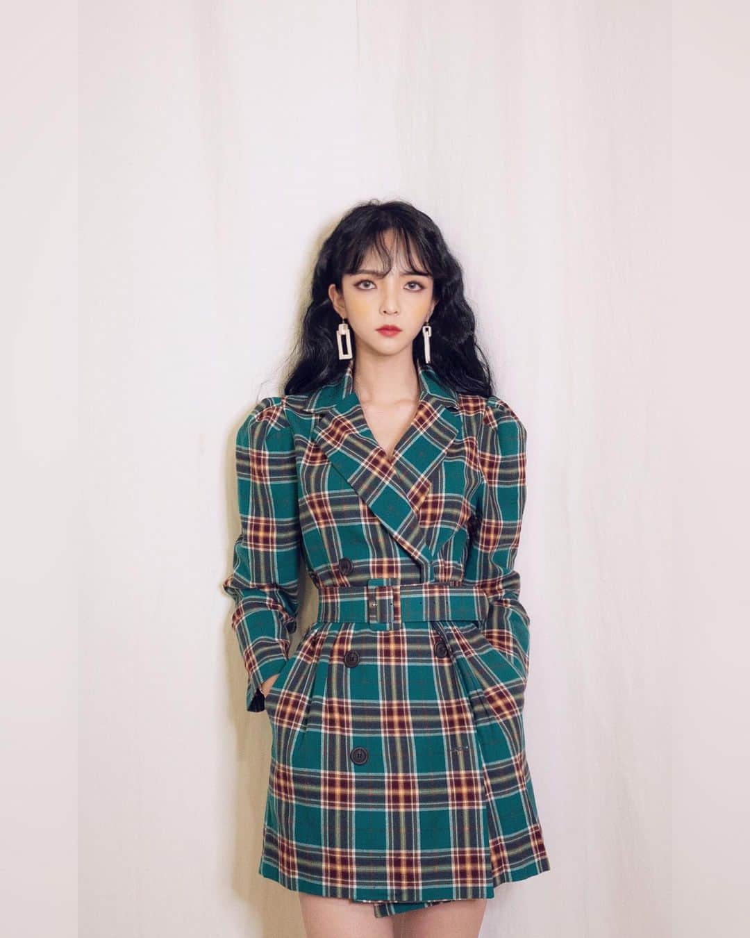 ユジョン のインスタグラム：「ㅅㅏ-악👾 가을아 조금만 천천히 와주면 안될까....?  아직 쓸쓸할 준비가 안됐는데...🍂」