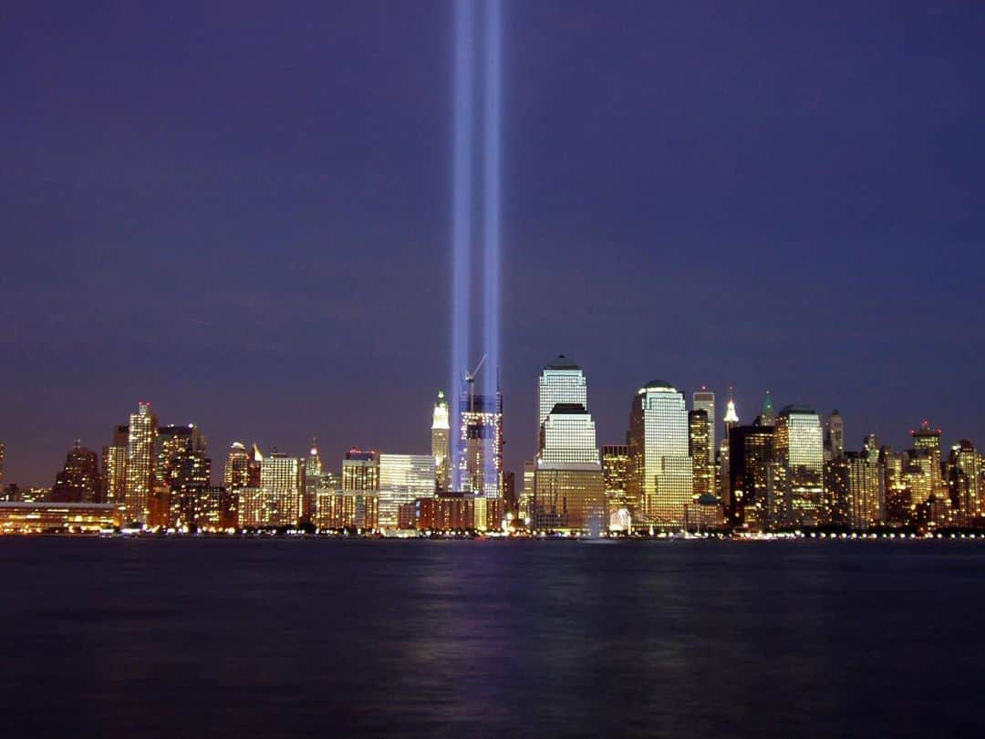 マット・ボマーのインスタグラム：「#neverforget」
