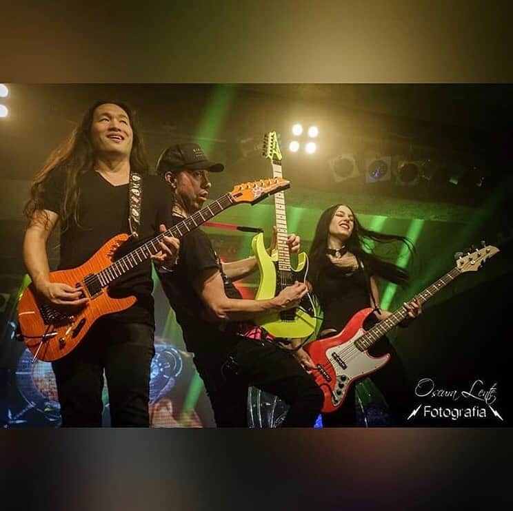 DragonForceさんのインスタグラム写真 - (DragonForceInstagram)「Today we’ll be writing another 10 minute song with the chat on @hermanli Twitch! Tune in at 1pm PT  4pm ET  9pm UK Twitch.TV/HermanLi🤘🏼🎸🎶  . . . #DragonForce #HermanLi #SamTotman #AliciaVigil #Twitch #TwitchTV #TwitchMusic #PowerMetal #MetalGuitar #HeavyMetal」9月12日 3時00分 - dragonforcehq