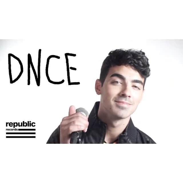 ジョー・ジョナスのインスタグラム：「How crazy is it that 5 years ago today @DNCE was born?! @jacklawless @colewhittle @jinjootheguitargirl 🎂🎉」