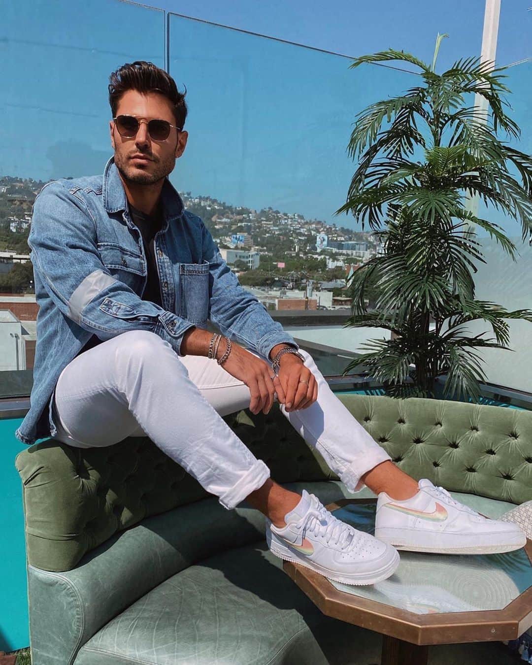 ハドソンのインスタグラム：「Joey doing white denim after Labor Day. As one should.」