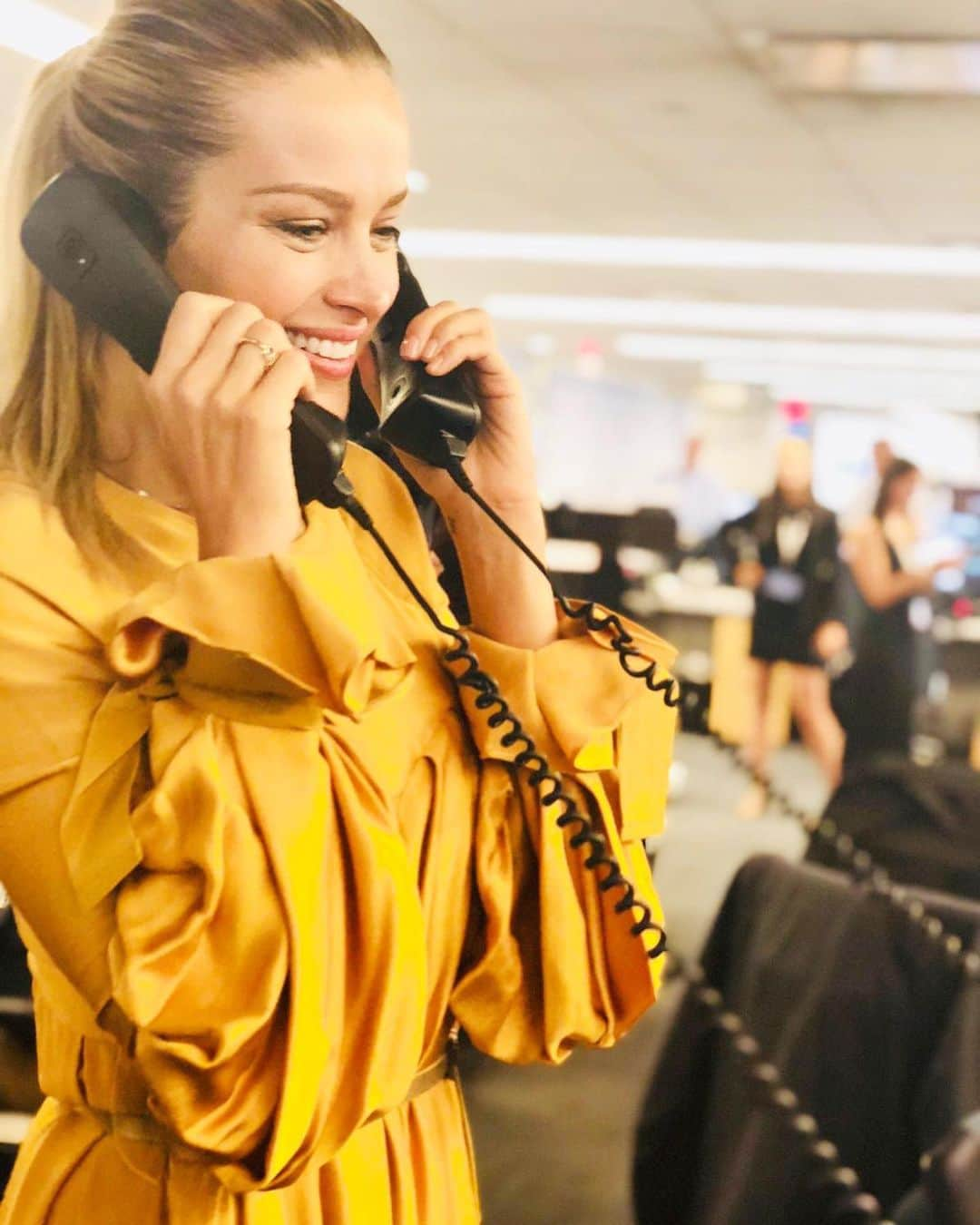 ペトラ・ネムコバさんのインスタグラム写真 - (ペトラ・ネムコバInstagram)「I’m so grateful to be able to work on the “virtual” trading floor today. 📞😉 📞 (swipe right)   It has been 19 years since 9/11, a day which is ingrained in my heart forever, and since @cfrelieffund ‘s #CharityDay was established. They turned a day filled with pain into a day filled with hope through life changing support which they provide by giving away their global proceeds from their whole day.   Thank you to my #CantorFitzgerald family for all the effort in putting this year’s virtual event together. I missed seeing everyone in person. Know that your work is more important than ever as this year’s challenging times have created more need than years prior and at the same time, there are a lot less resources available. Thank you for continuing to support @allhandsandhearts work of rebuilding communities after natural disasters and many other charities. 🙏💜🙏  #Gratitude #BlessYourHearts  #CantorRelief  #CharityDay2020 #NeverForget   💚 This sustainable and ethical outfit reminds us about the powerful lesson of 🦋 💚」9月12日 3時33分 - pnemcova