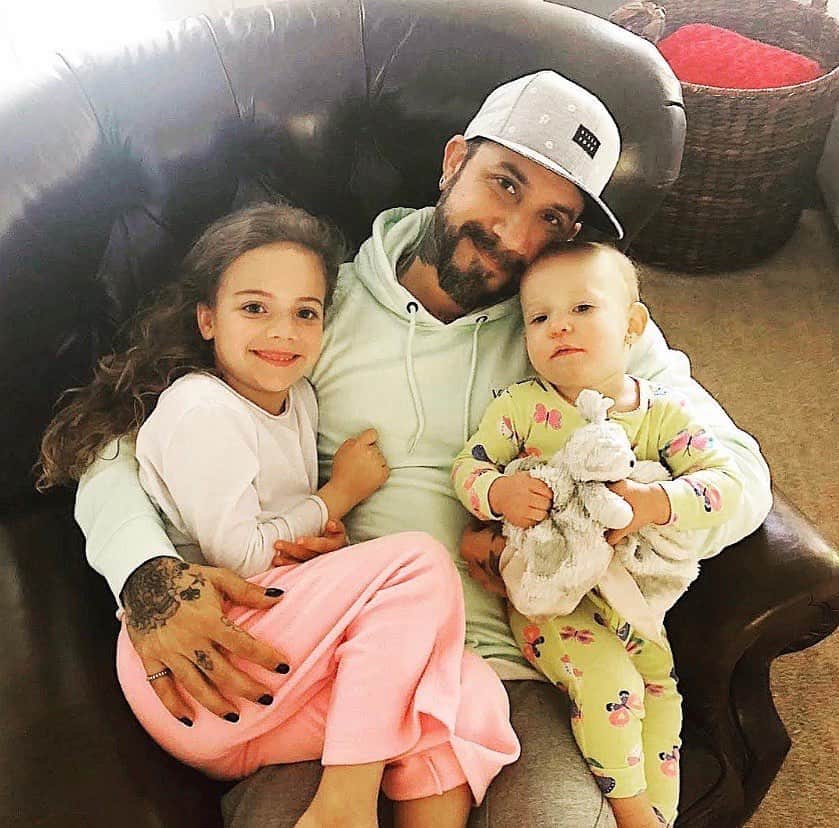 A.J.のインスタグラム：「Looking through old pictures with the little ones and getting emotional thinking about what today is. I look at my girls and I see how incredibly blessed I am. I’m holding them even tighter today, thinking of the parents that didn’t get to return home to their own children on that fateful day 19 years ago. My thoughts are with all of those that we lost and their families. I want to say Thank You to all front line workers who sacrifice so much on a daily basis to keep us safe. I am sending love out to you all today and every day. #NeverForget」